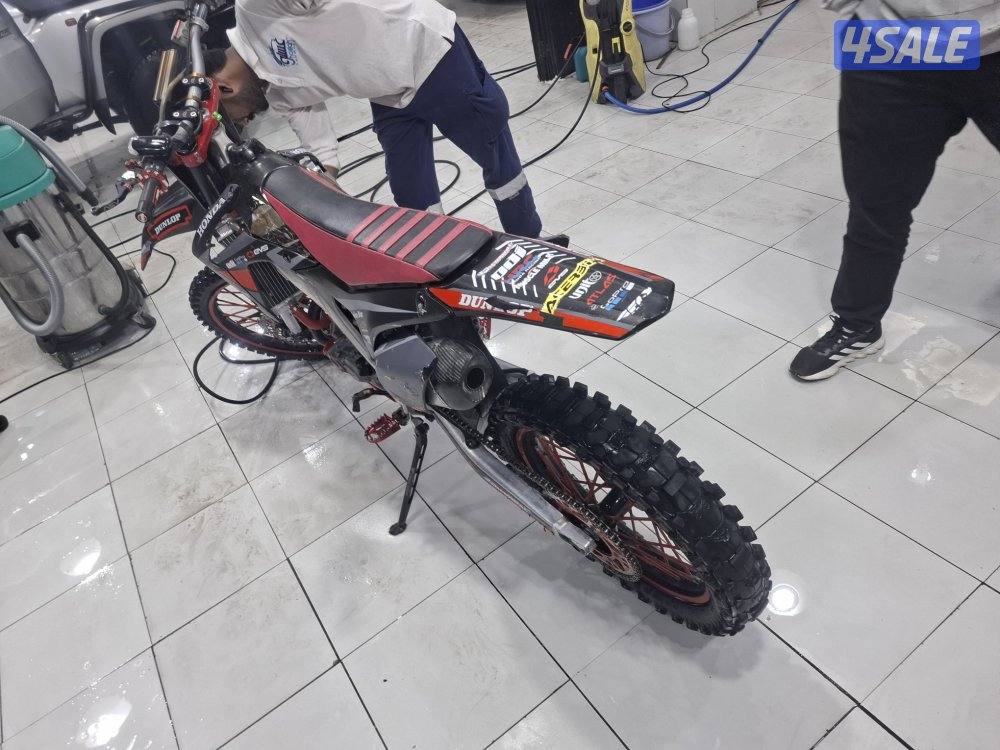للبيع هوندا crf 450
موديل 2013 بخاخ
السيكل نشيط عليه قزوز كامل يوشمرا7