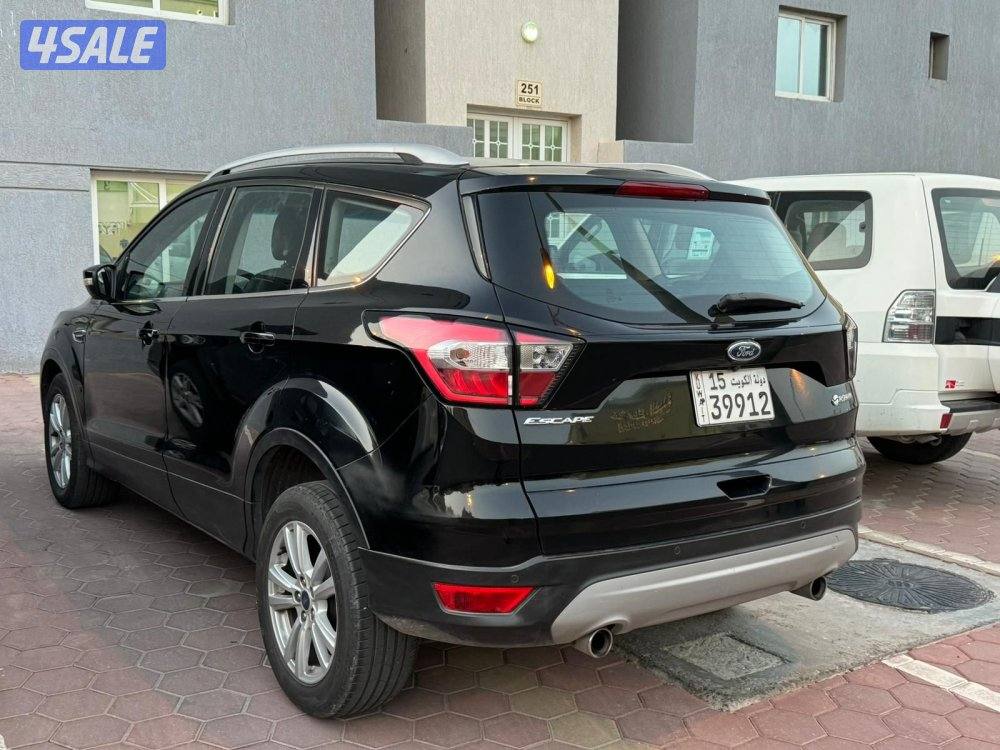 Ford escape 2017 with Sunroof12