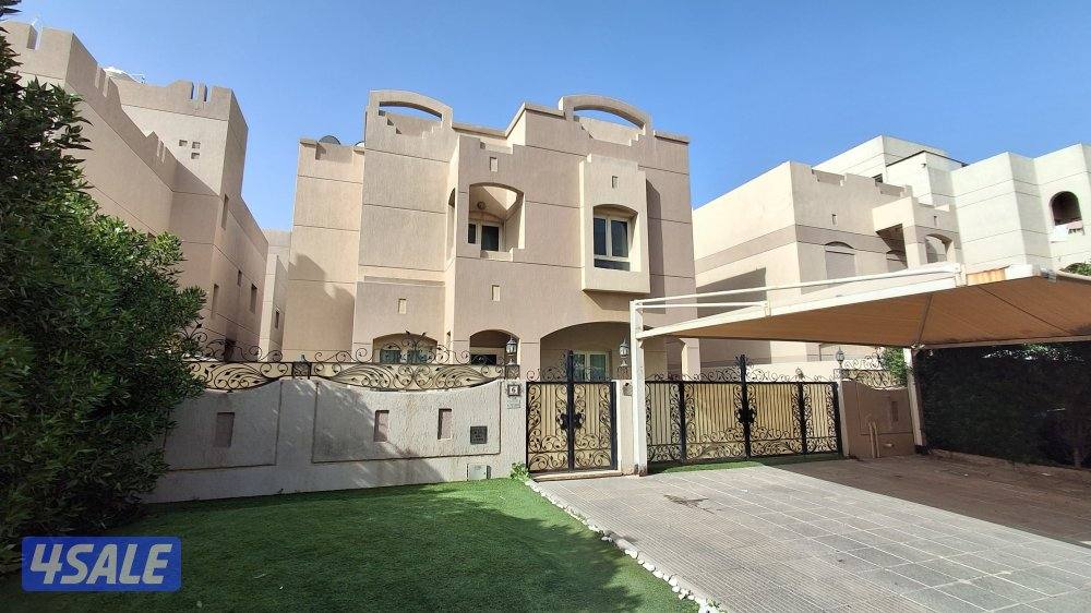 للايجار فيلا في العقيله0