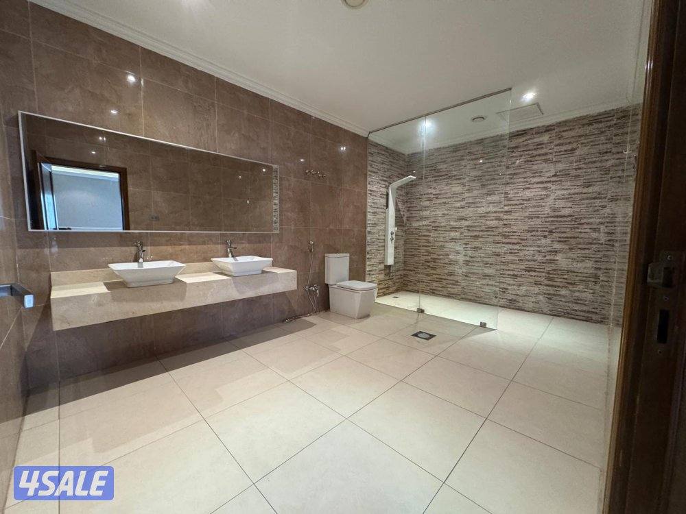 للايجار فيلا في العقيله4