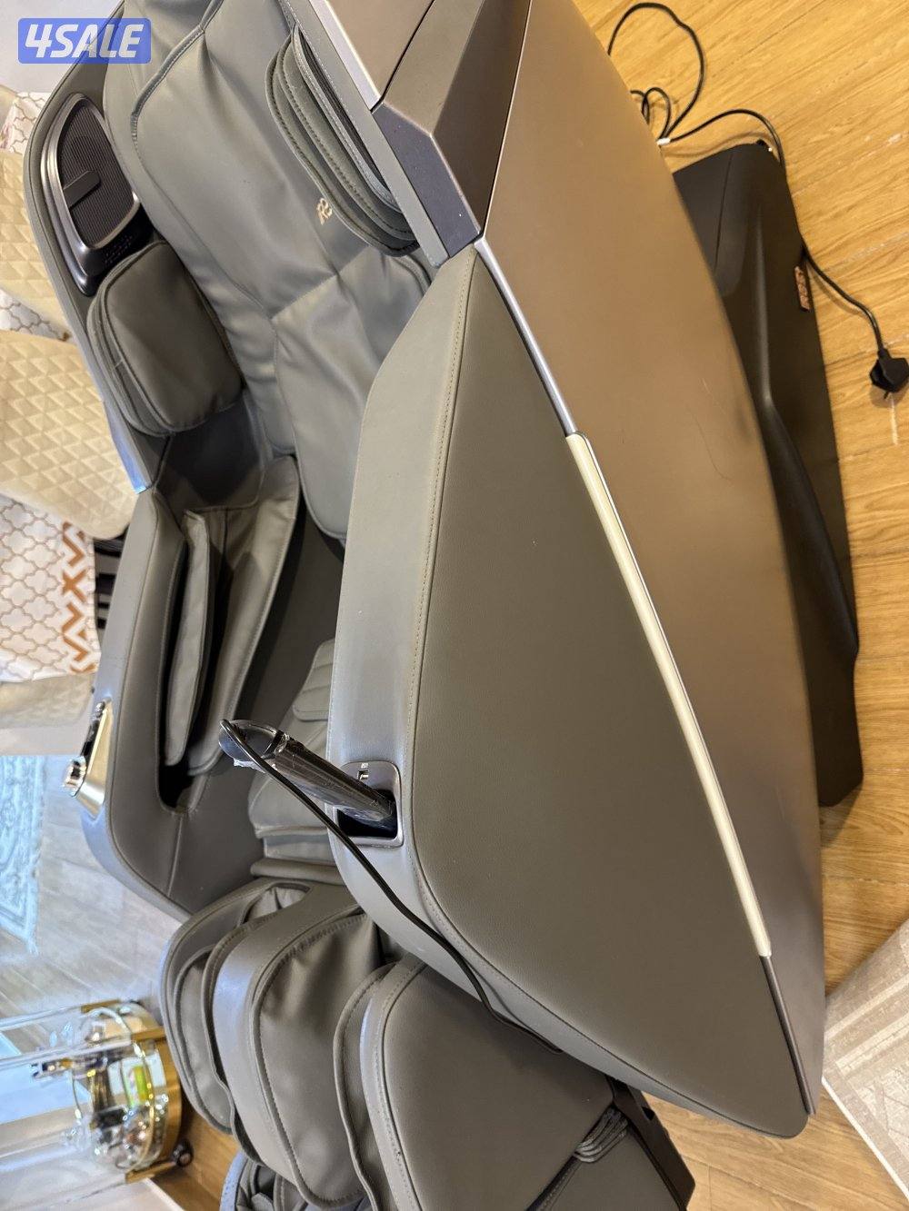 جهاز مساج للبيع شغال من الغانم صار له سنه3