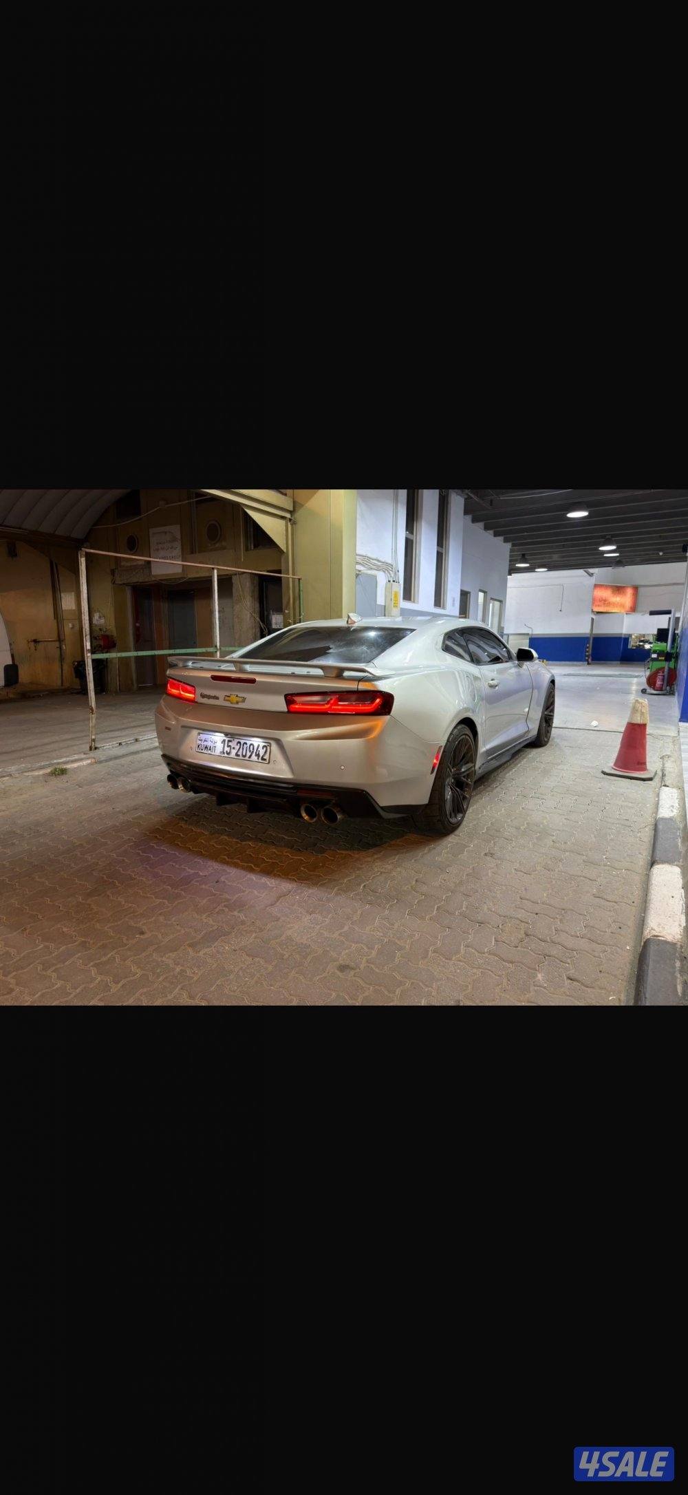 للبيع كمارو Ss23