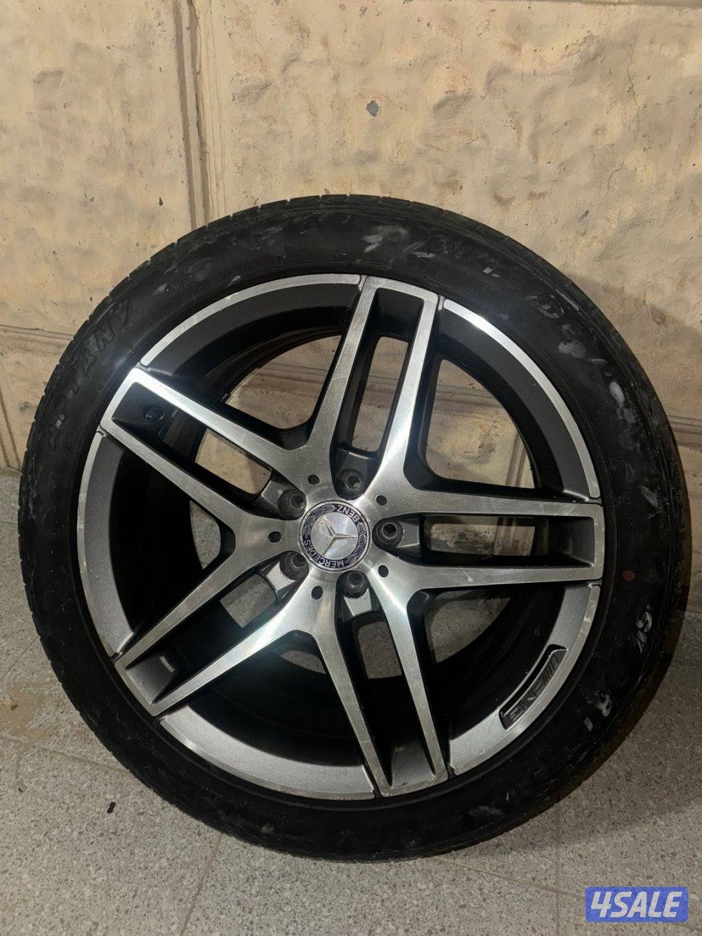 للبيع 4 رنقات AMG اصليه مع توايرهم3