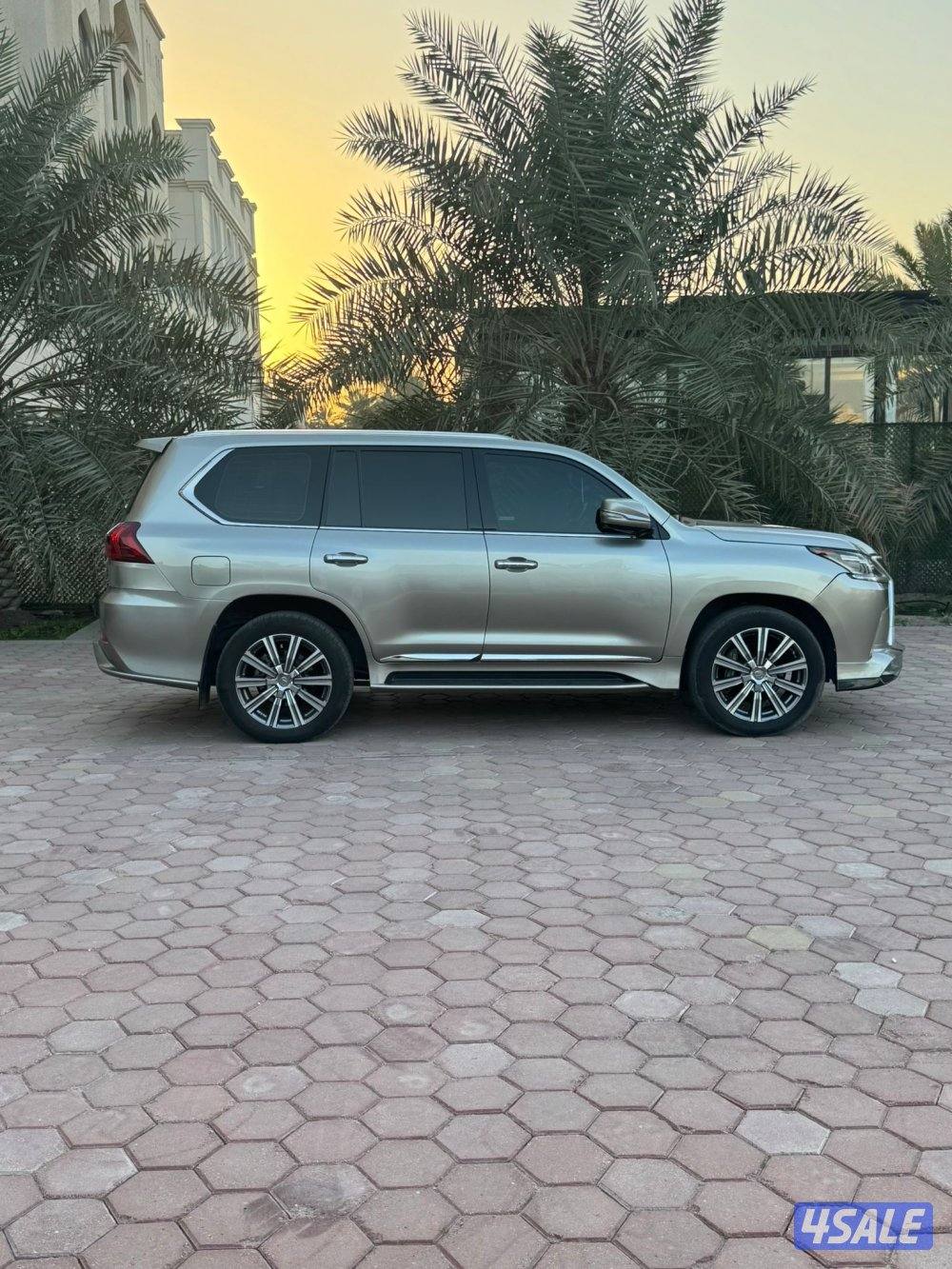 للبيع جيب لكزس 20160