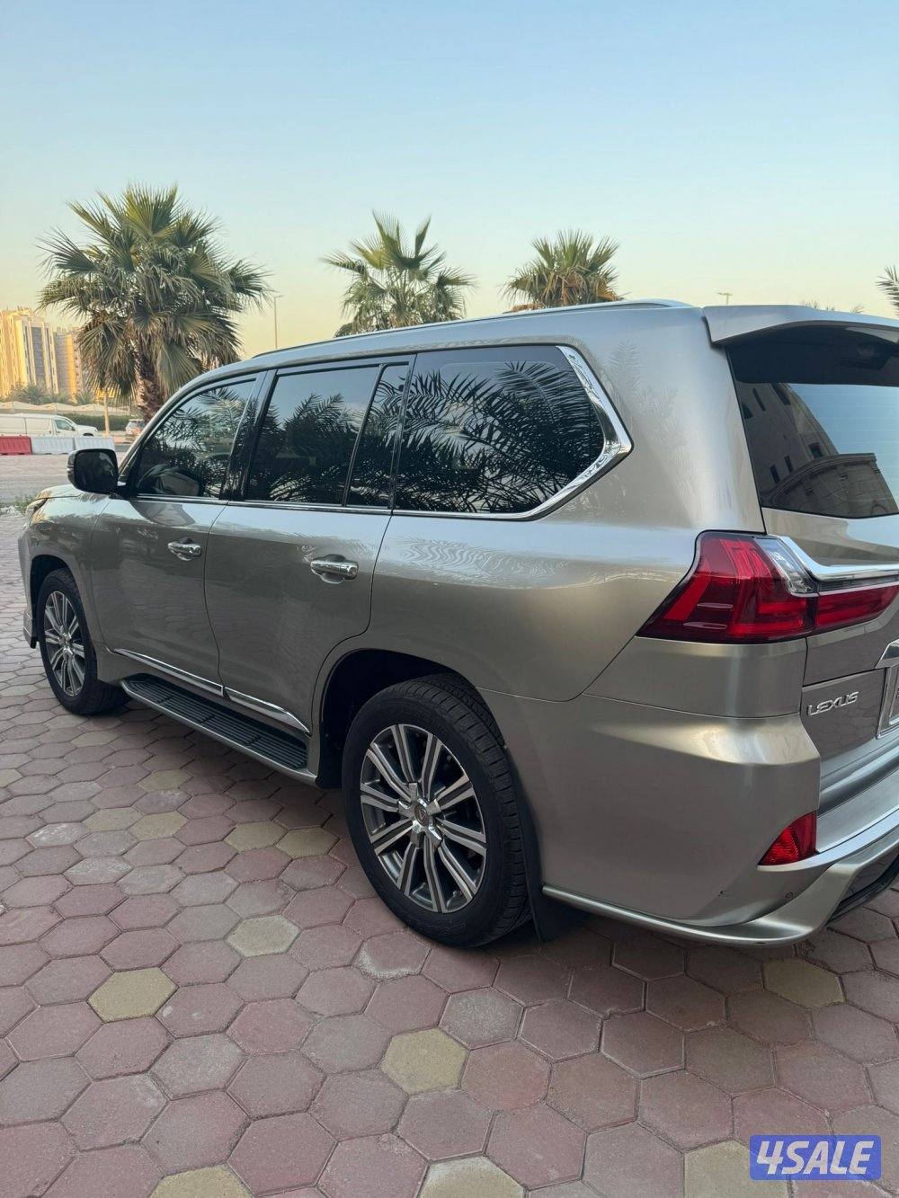 للبيع جيب لكزس 20161