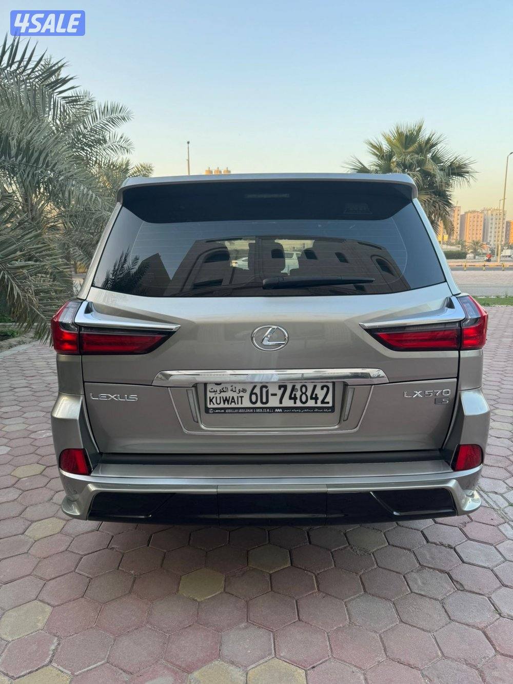 للبيع جيب لكزس 20163