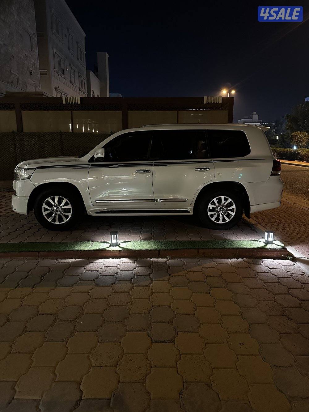 للبيع لاند كروزر 2019 V6 شرط الفحص بحالة الوكالة4