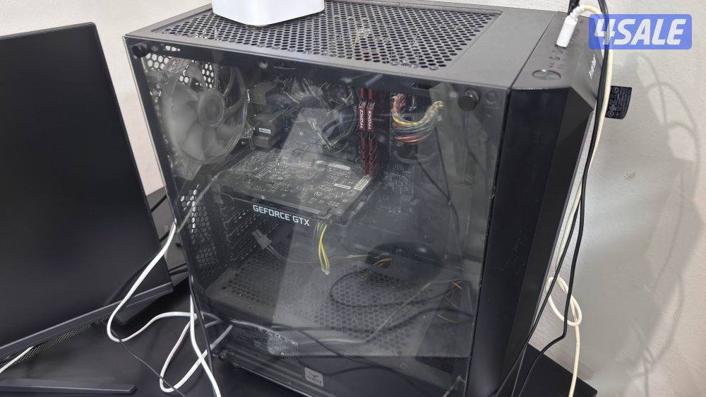 للبيع بي سي مع شاشتين وماوس وكيبورد3