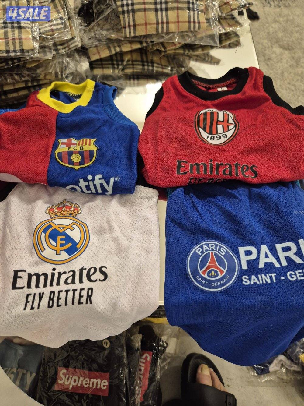 للبيع الملابس ٢٣٤بدله و٦٤دلاغات ٨ جناط للقط والكلاب لآعلئ سعر التواصل9