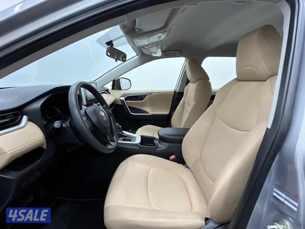 TOYOTA RAV401 4X2 STANDARD OPTION4