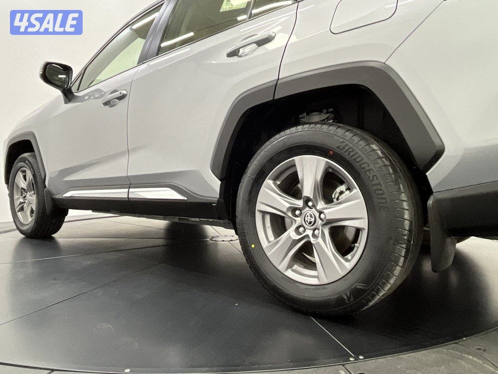 TOYOTA RAV401 4X2 STANDARD OPTION9