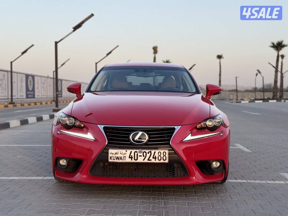 للبيع لكزس lS200t بحاله الوكاله صبغ وكاله3