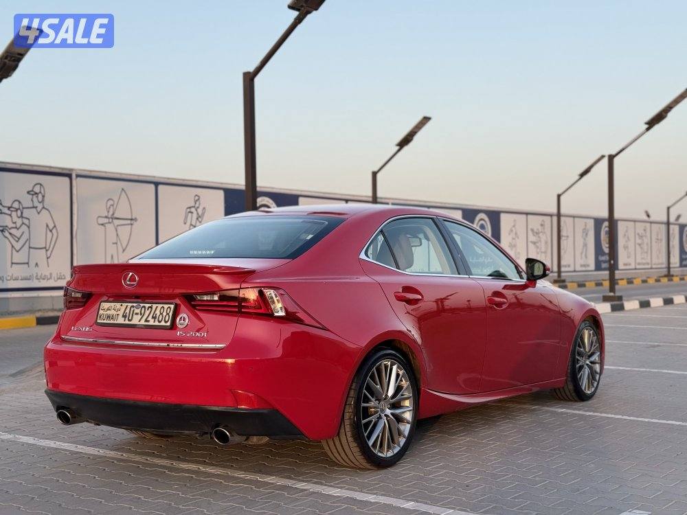 للبيع لكزس lS200t بحاله الوكاله صبغ وكاله4