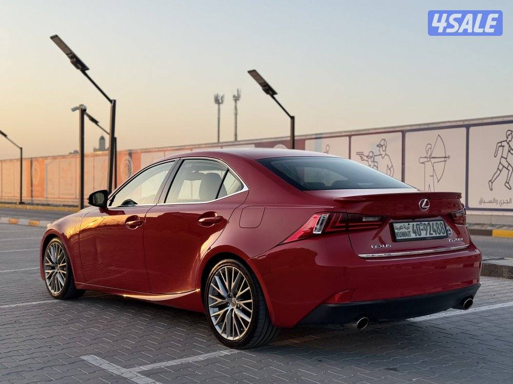 للبيع لكزس lS200t بحاله الوكاله صبغ وكاله5