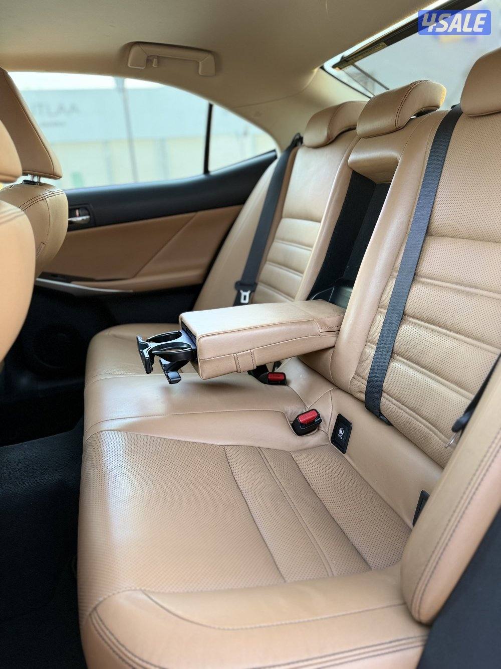 للبيع لكزس lS200t بحاله الوكاله صبغ وكاله7