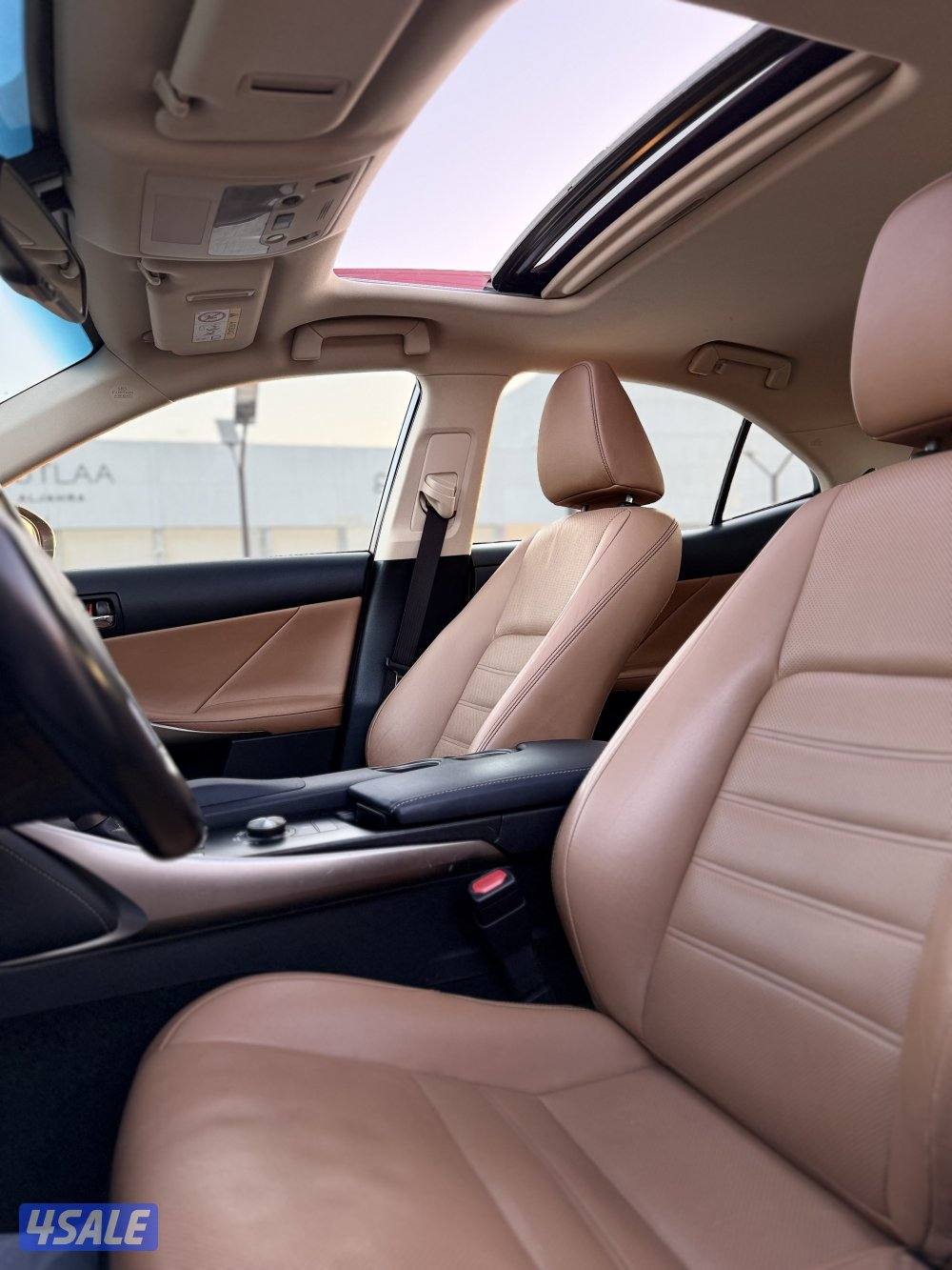 للبيع لكزس lS200t بحاله الوكاله صبغ وكاله9