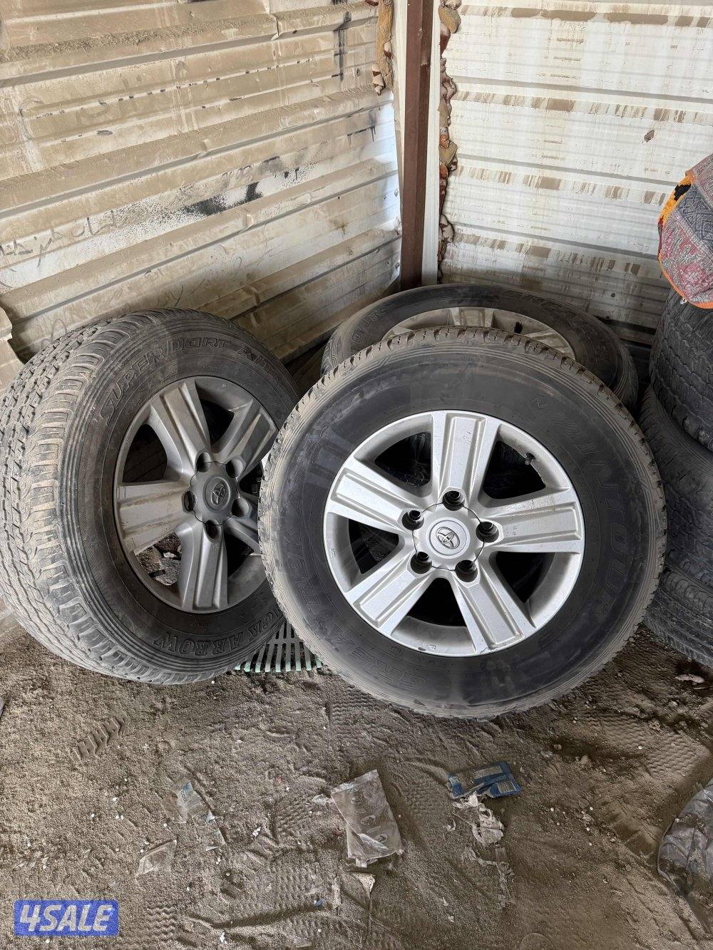 للبيع رنقات لاند كروزر 5 مع رماناتهم والبراغي شرط اصليه0