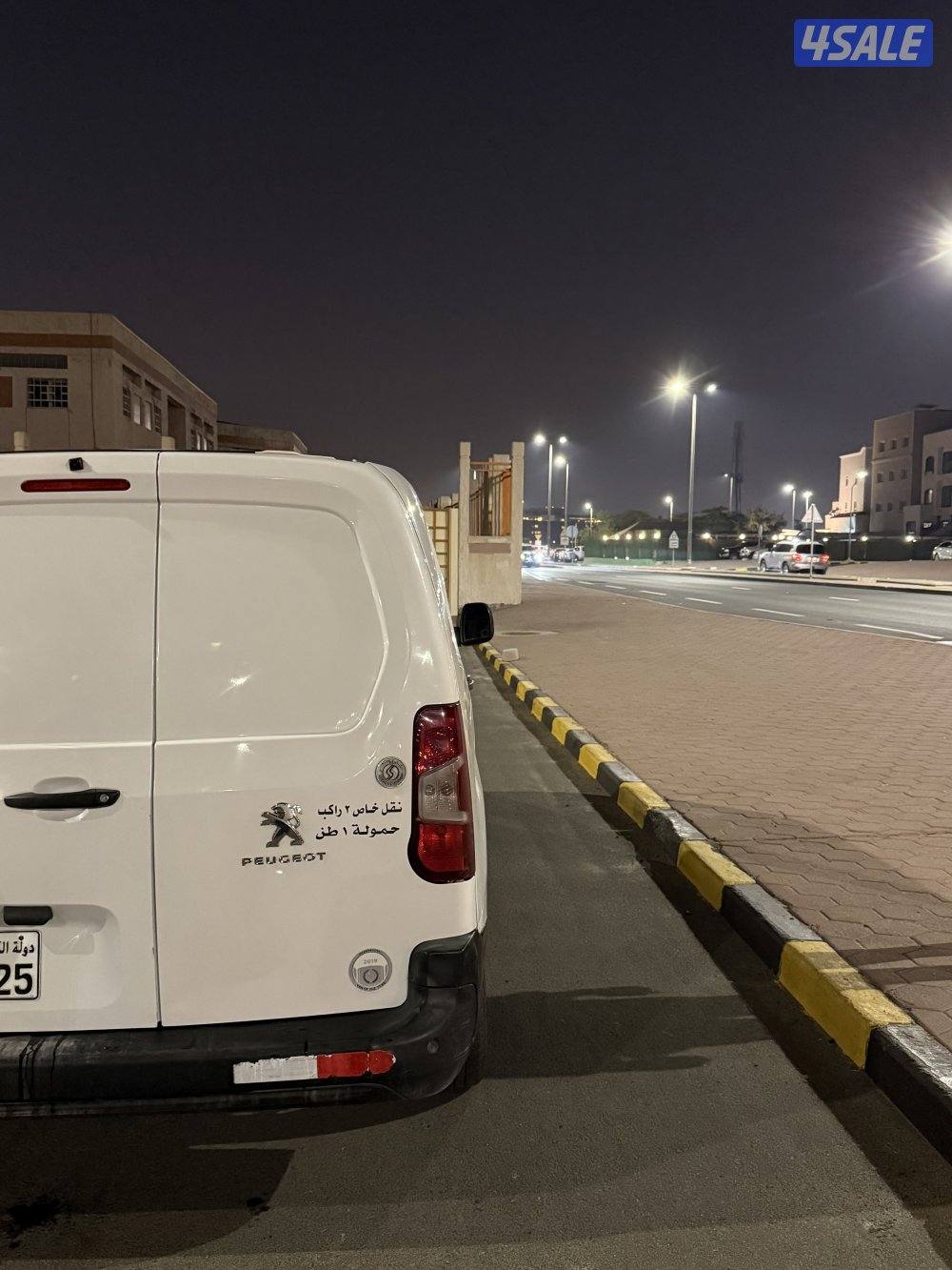 للبيع سيارة مجهزة بالكامل2