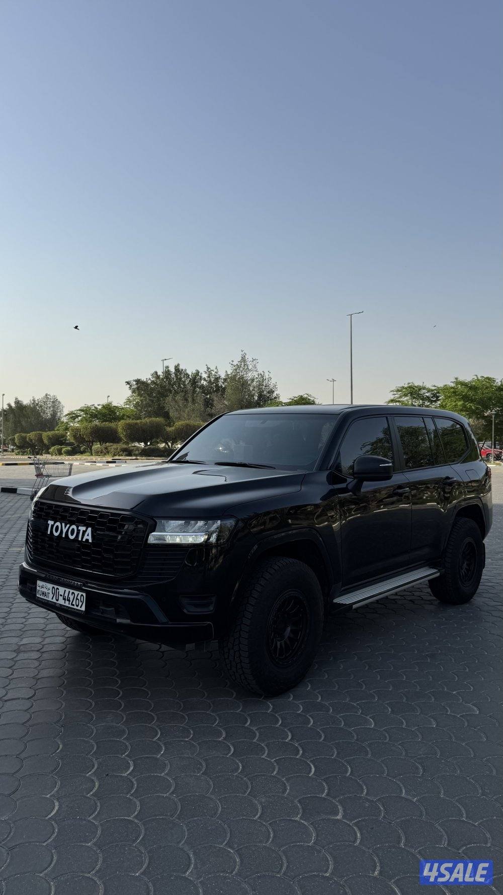 للبيع لاند كروزر ستاندر GX موديل 20247