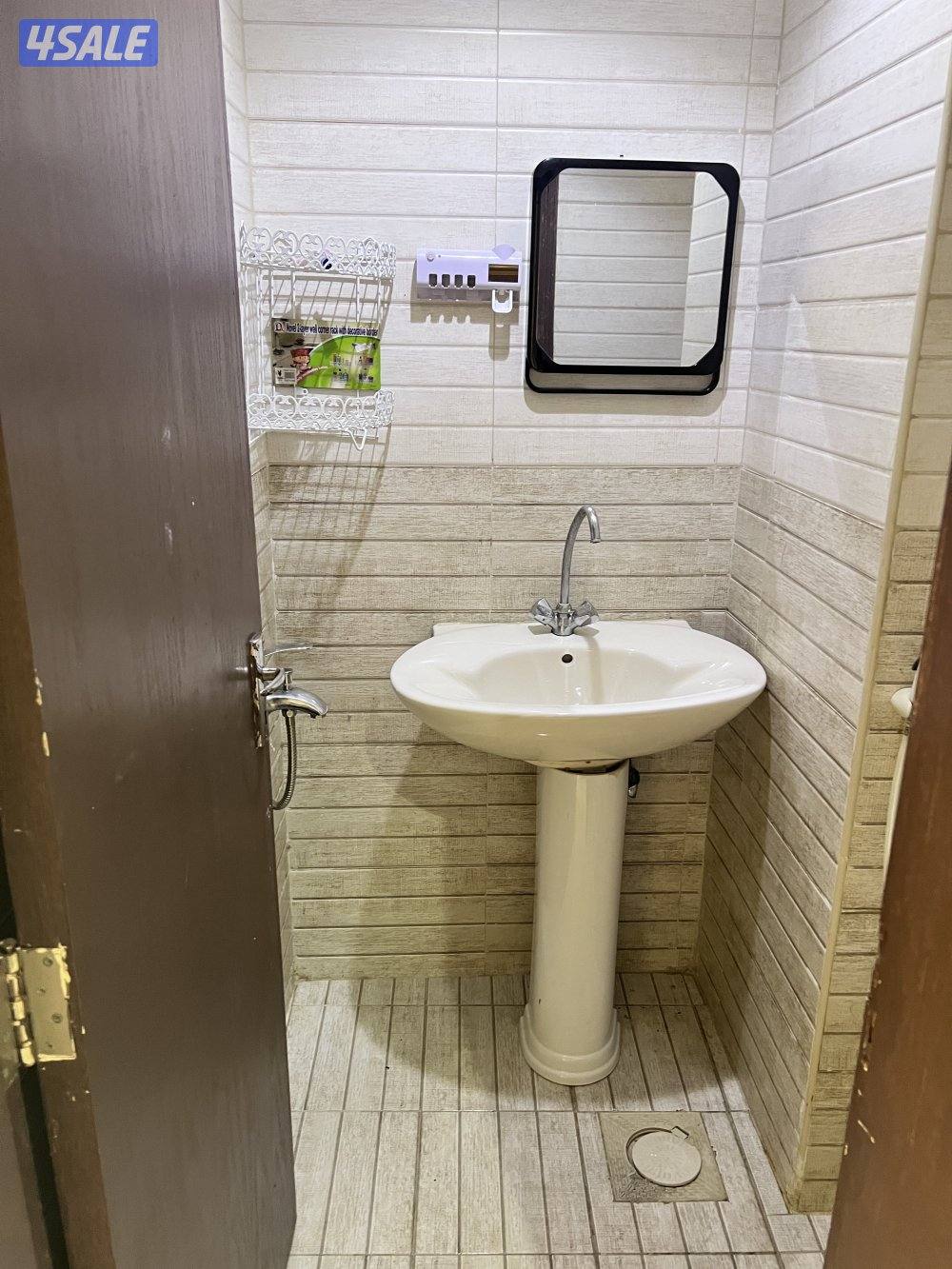 للإيجار شقه وغرفه استديو مع حمام مطبخ3