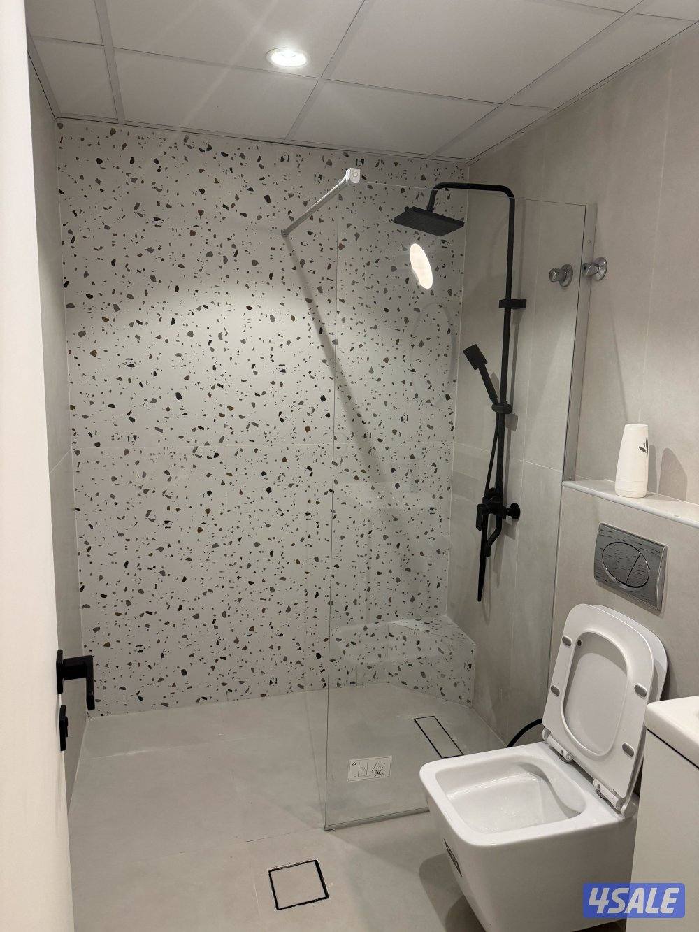 خلو شقة بمنتجع خاص على البحر في المنقف على الطريق الساحلي15