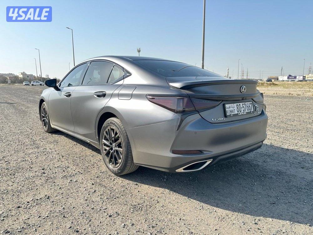 لكزس ES 350 بريميير موديل ٢٠٢٤ صبغ الوكالة3