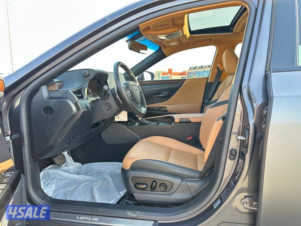 لكزس ES 350 بريميير موديل ٢٠٢٤ صبغ الوكالة4