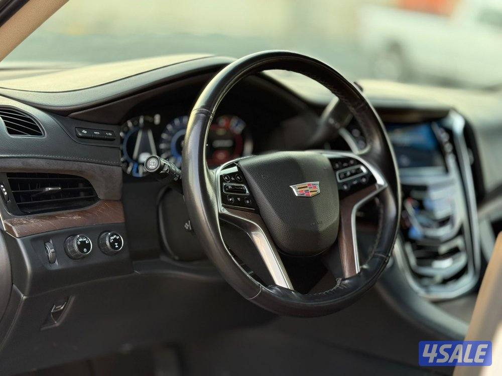 للبيع اسكاليد 2019 صبغ الوكاله عدا قطعه عداد 127 الف11