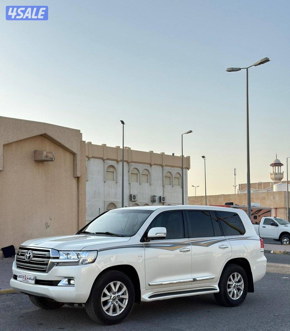 لاند كروزر 2016 صبغ الوكاله عدا قطعه وجزء  عداد 305 الف1