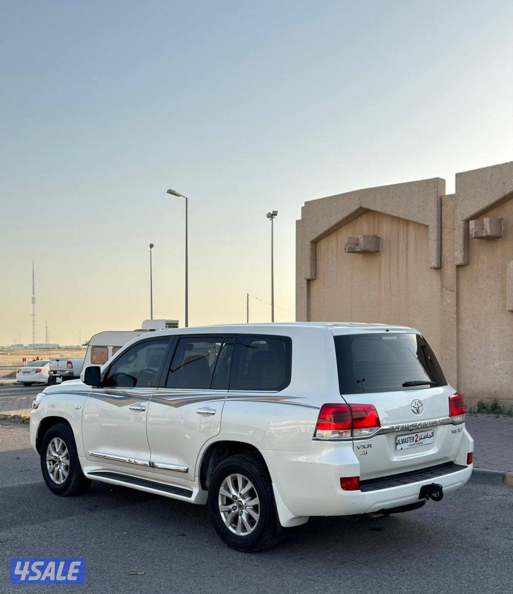 لاند كروزر 2016 صبغ الوكاله عدا قطعه وجزء  عداد 305 الف4