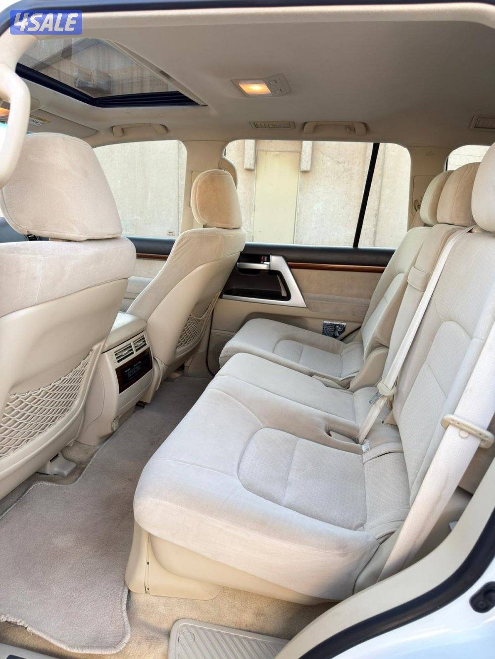 لاند كروزر 2016 صبغ الوكاله عدا قطعه وجزء  عداد 305 الف9