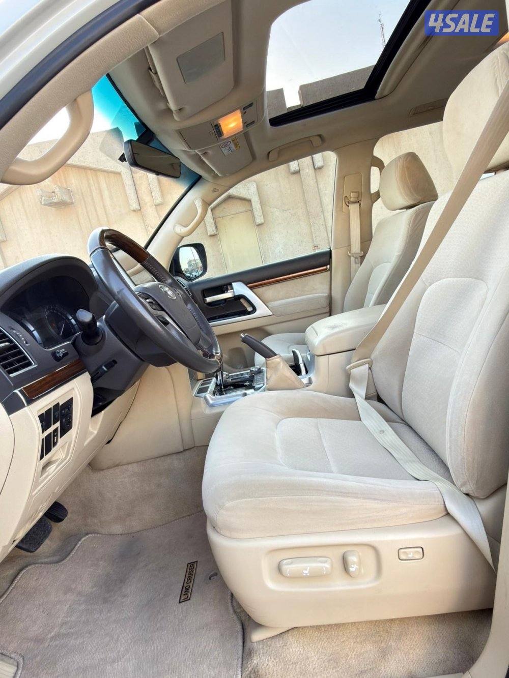 لاند كروزر 2016 صبغ الوكاله عدا قطعه وجزء  عداد 305 الف13