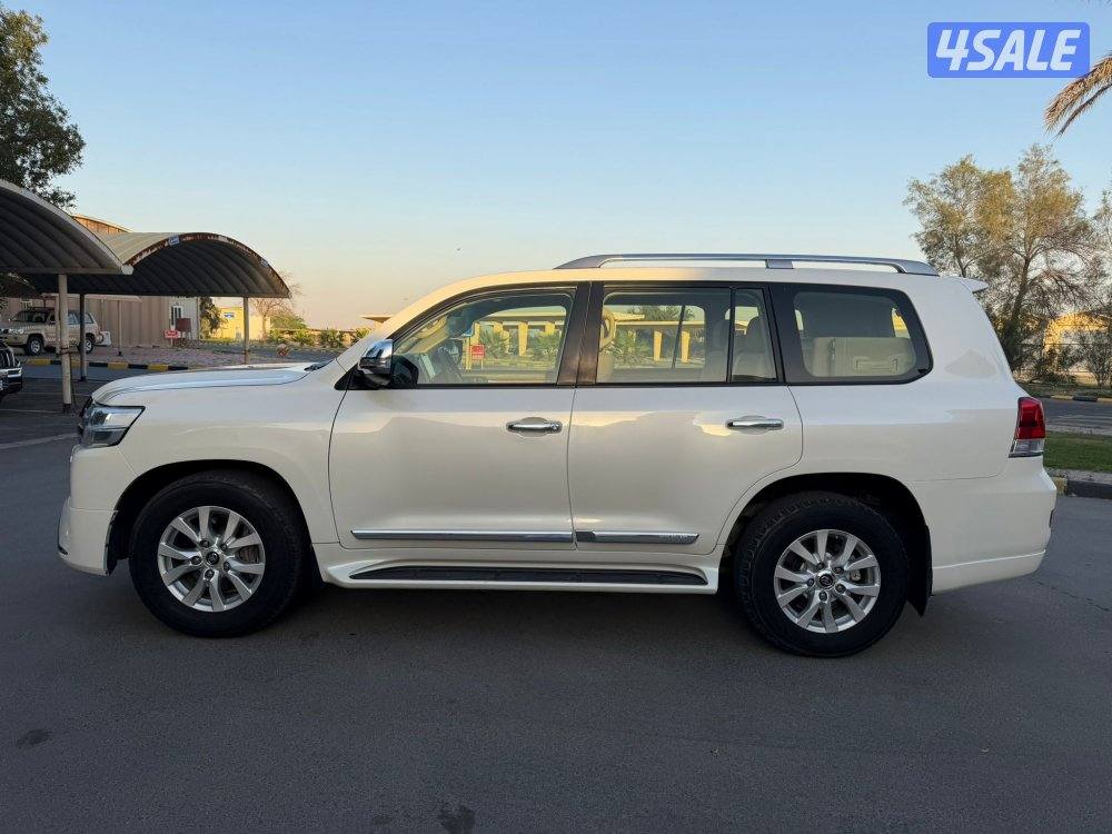 لاند كروز GX.R V8 ٢٠١٧ الساير عداد ١٨٧ ألف شرط الفحص صبغ وكاله كامل3