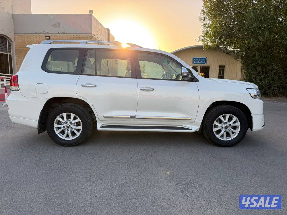 لاند كروز GX.R V8 ٢٠١٧ الساير عداد ١٨٧ ألف شرط الفحص صبغ وكاله كامل4