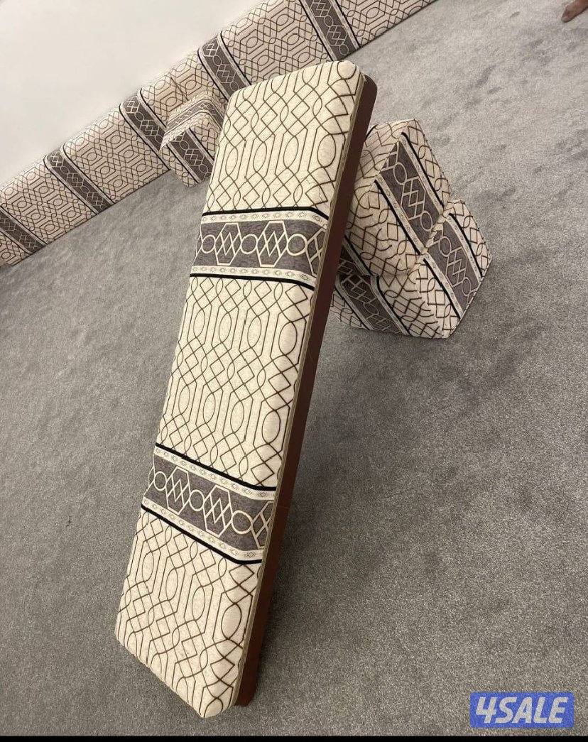 سجاد قص ونقشات حفر يدوي وتفصيل مساند ضهر وتركيب ارضيات باركية بلاستك11