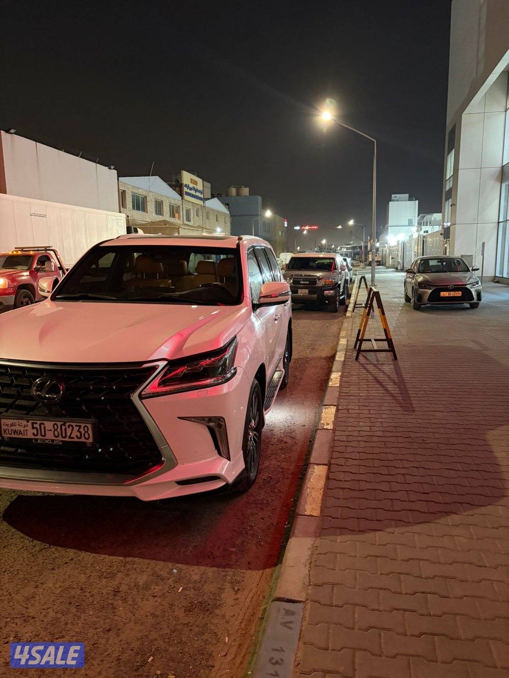 للبيع لكزس موديل 2021 الفل أعلى درجه1