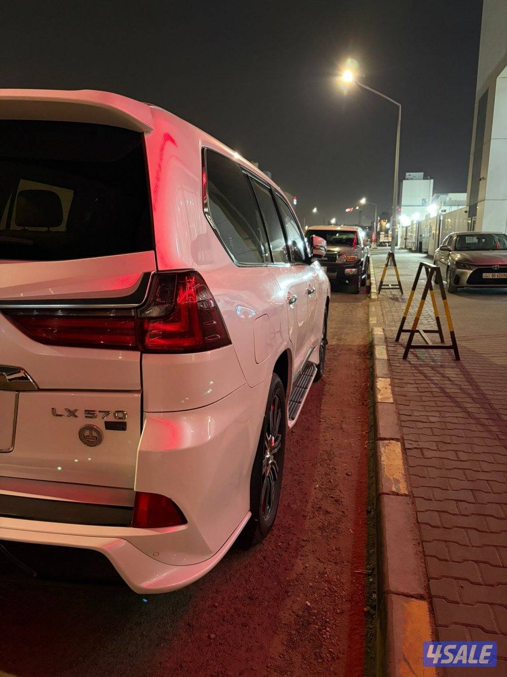 للبيع لكزس موديل 2021 الفل أعلى درجه3