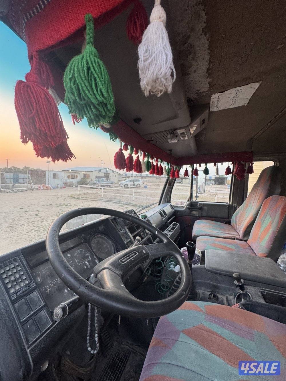 للبيع لوري رافعه نيسان0