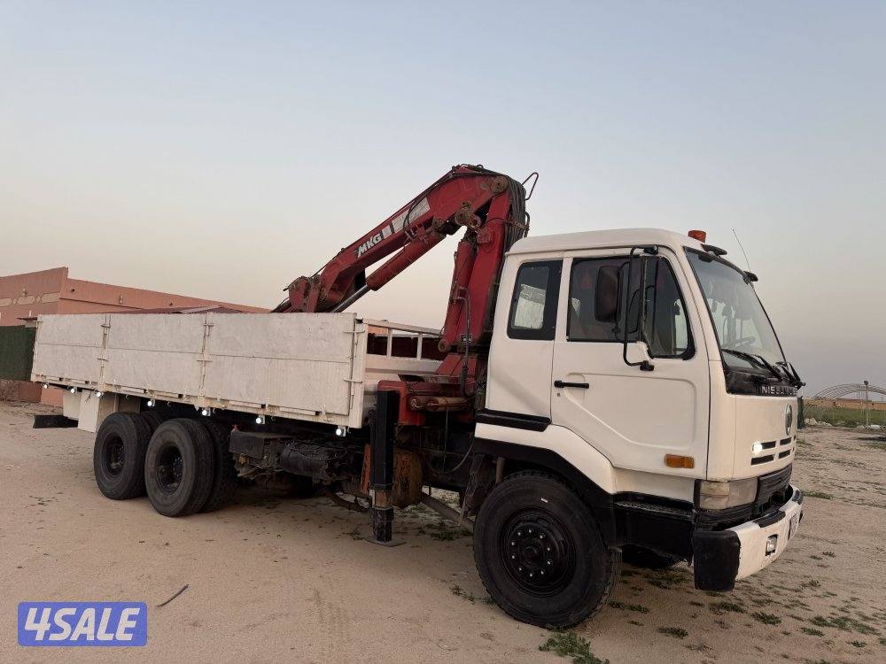 للبيع لوري رافعه نيسان4