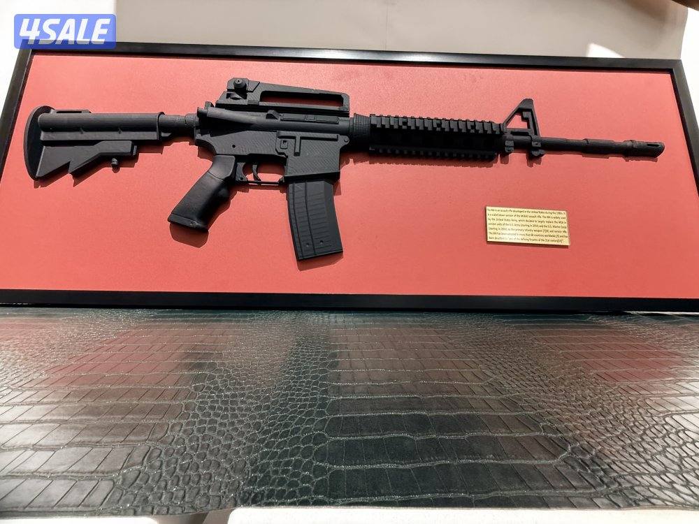 للبيع لوحات 3d حسب الطلب واختيارك للون خلفيات والاطارات  سلاح m4 اوak0