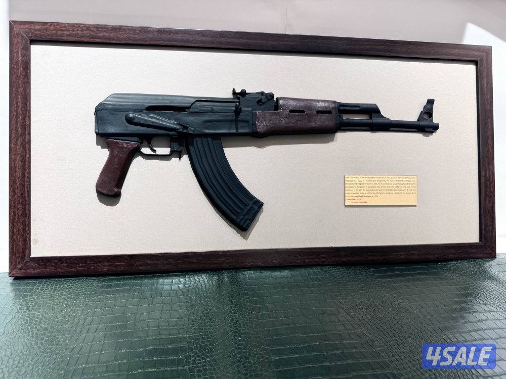 للبيع لوحات 3d حسب الطلب واختيارك للون خلفيات والاطارات  سلاح m4 اوak2