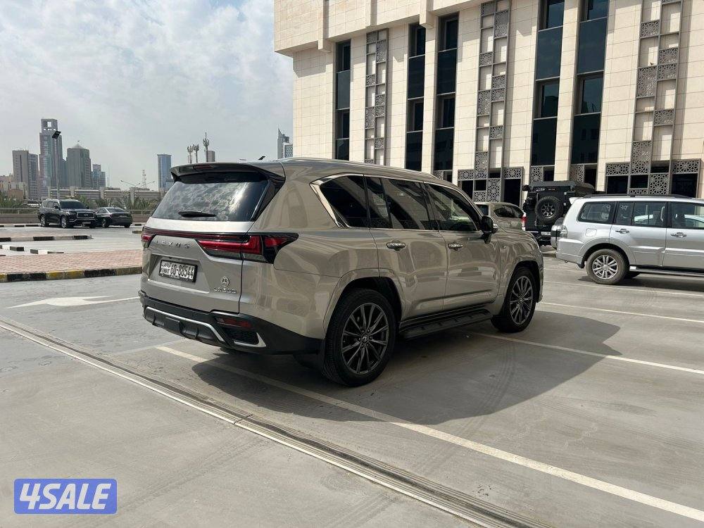 للبيع لكزس lx f sport الدرجه الاولى2