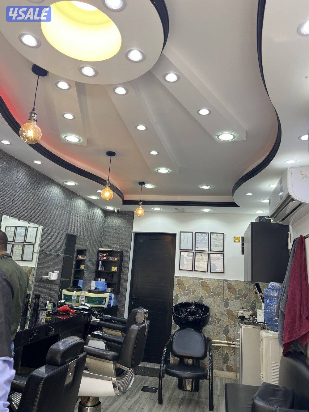 Saloon for man with everything’s in shop it’s very neat shop1