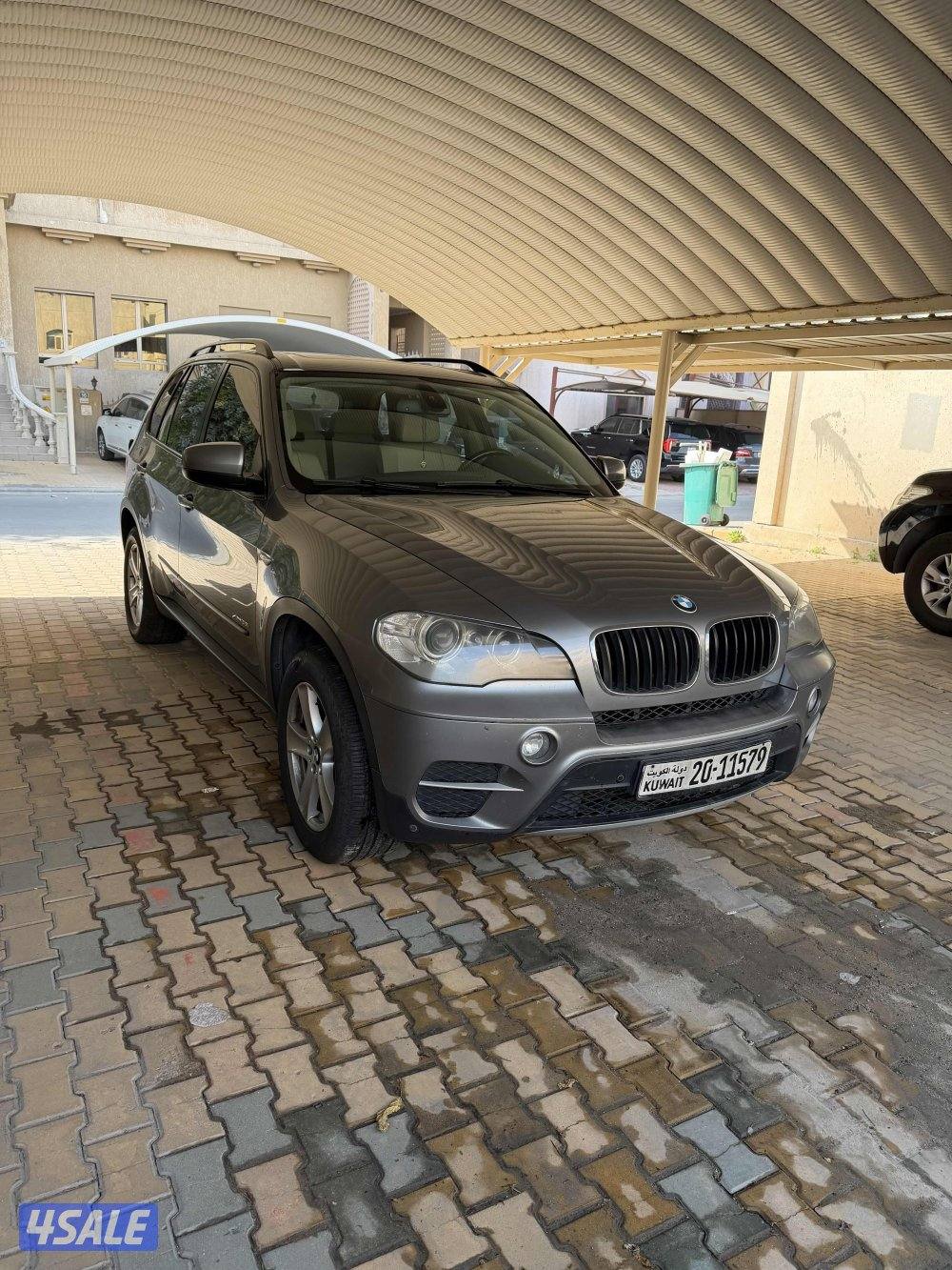 للبيع بي ام اكس 5 موديل ٢٠١٣ ماشي ١٨٩ الف كم وكاله3