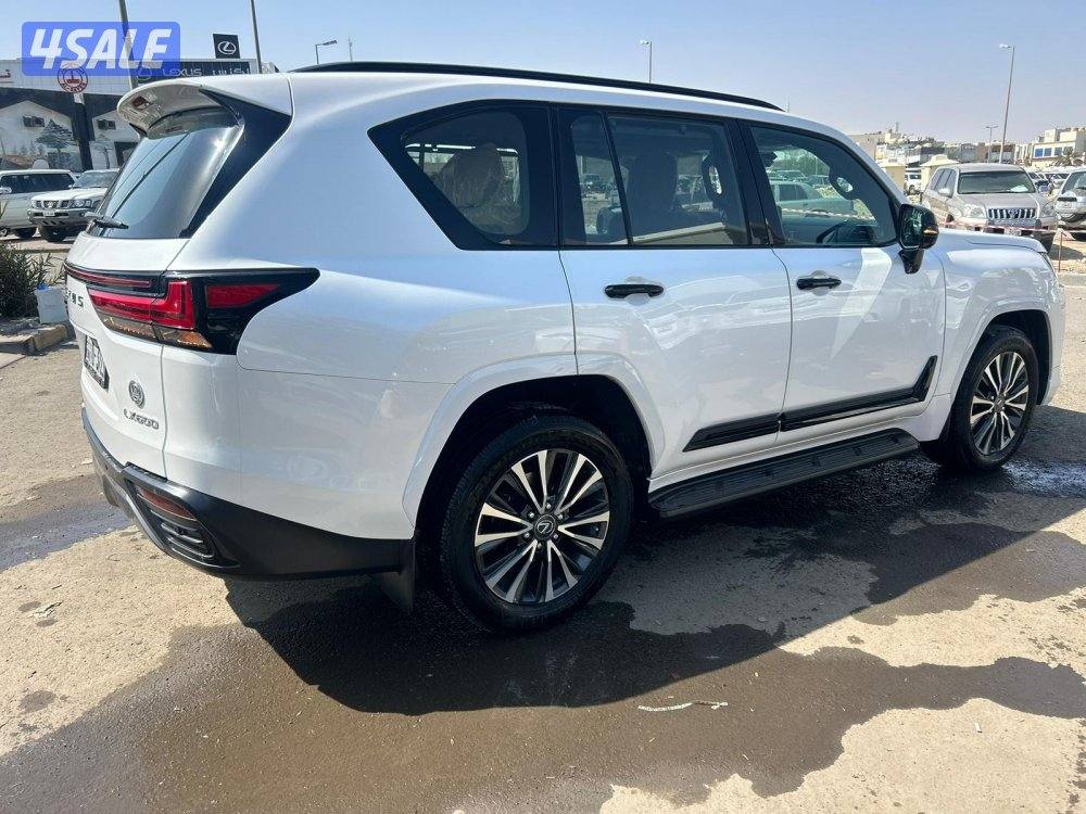 لكزس LX600 درجة ثانيه  twinturbo .V6 موديل  2022 ماشى 47.000 k.m2
