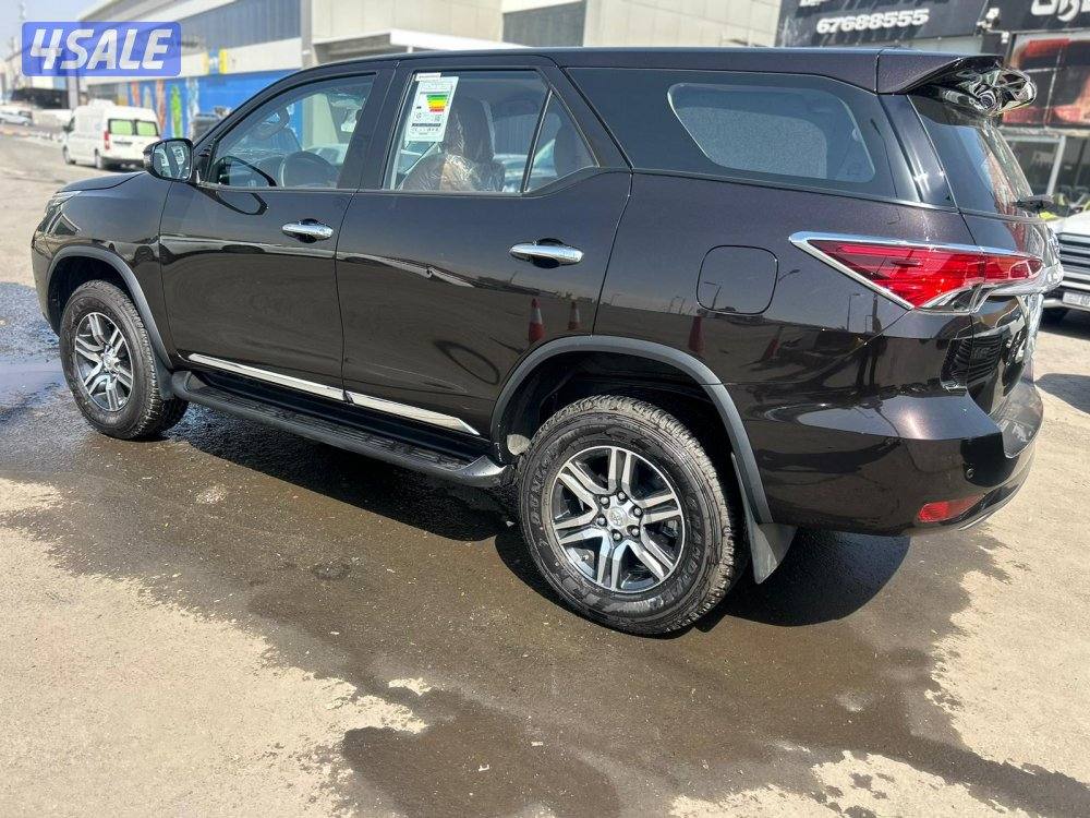 تويوتا فورتنر  موديل 2026 ماشى 1000 k.m  وارد الساير .صبغ وكالة  شاشة.2