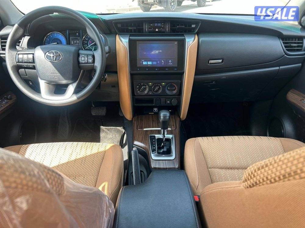 تويوتا فورتنر  موديل 2026 ماشى 1000 k.m  وارد الساير .صبغ وكالة  شاشة.7