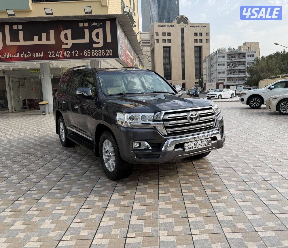 لاندكروس GXR الساير 8 سلندر 2018 صبغ الوكالة مالك اول سيرفيس منتظم0