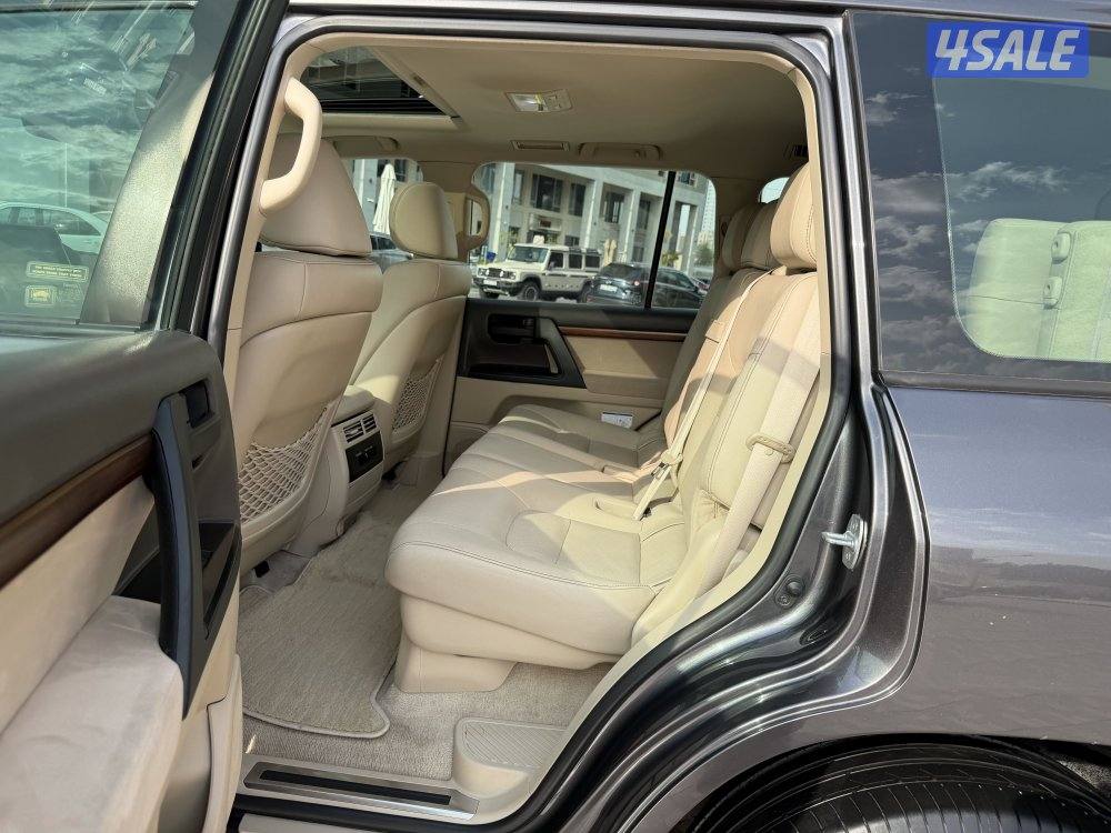 لاندكروس GXR الساير 8 سلندر 2018 صبغ الوكالة مالك اول سيرفيس منتظم2