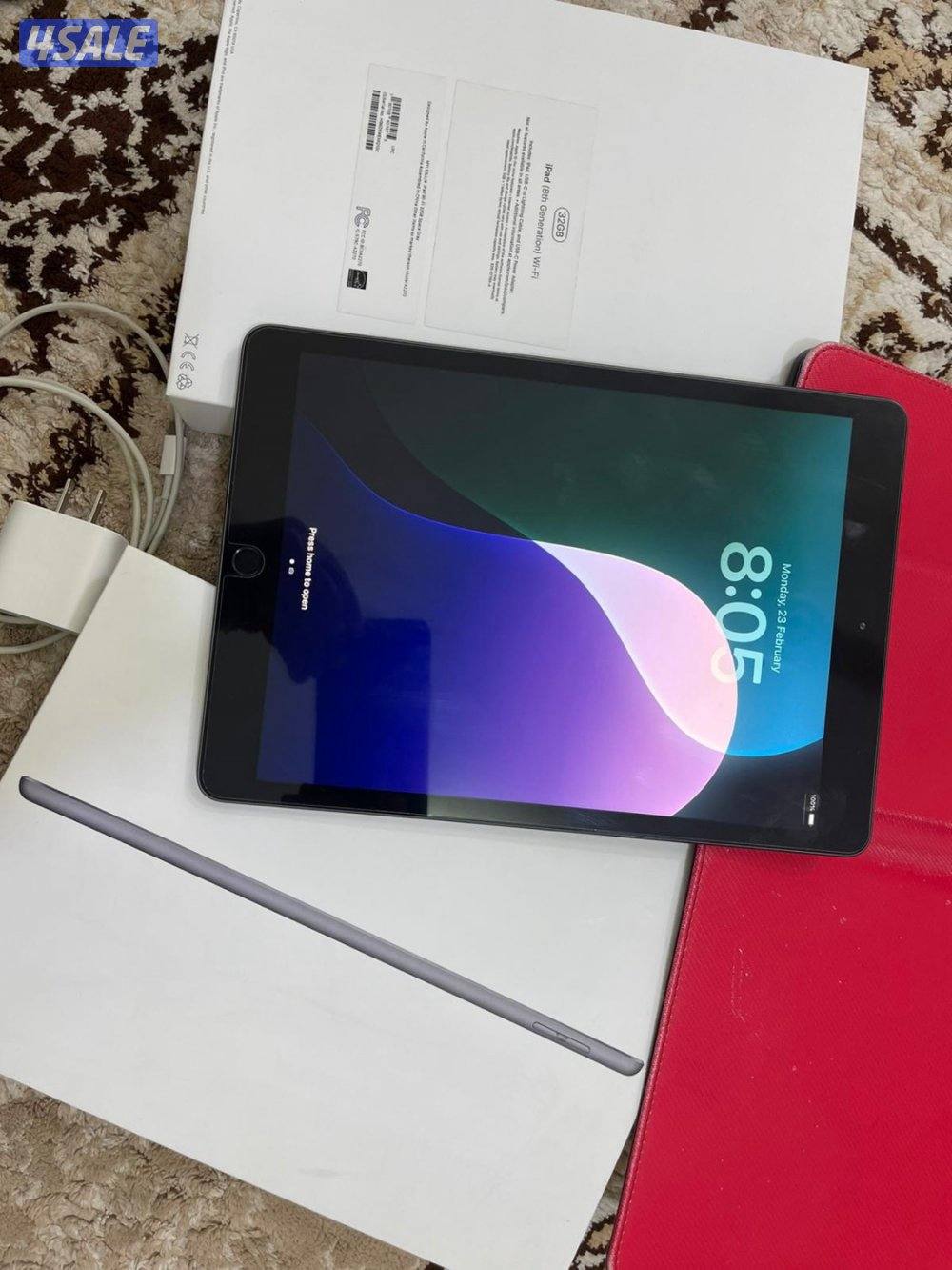 ايباد 8 رمادي 32 غيغا نظيف حيل مع الكرتون والشاحن الاصلي والكفر1